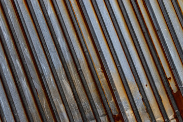 Wellblechmuster mit Rostspuren