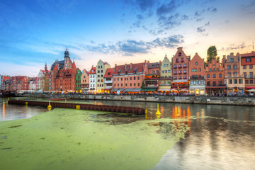 Obraz premium Old town of Gdansk reflected in Motlawa river at sunset, Poland