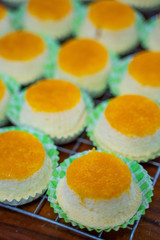 Gold egg yolk thread cakes