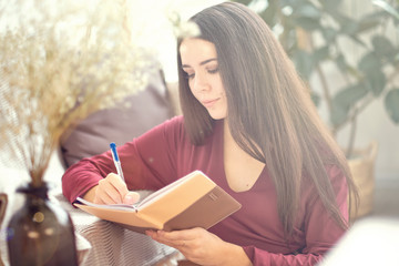 Obraz premium Woman Thinking Dreaming Concentration Project Concept