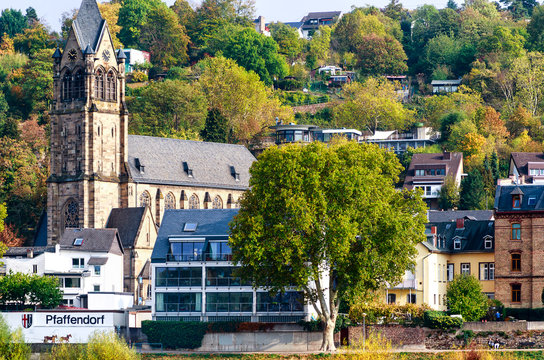 Rheinromantik - Malerische Landschaften am Rheinufer &ndash; Pfaffendorf nahe Koblenz  