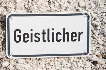 Parkplatzschild für den Pastor