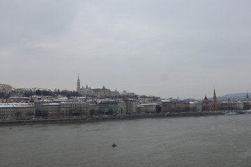 Fototapeta na wymiar Budapest sul Danubio