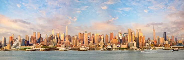  New York City Manhattan skyline panorama bij zonsondergang over Hudson River © Oleksandr Dibrova