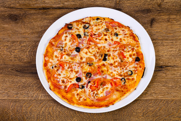 Pizza with ham