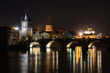 Obraz premium Charles Bridge in Prague by night