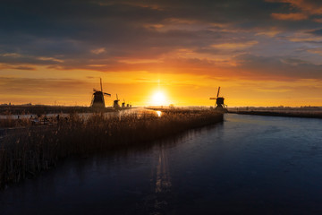 Naklejka premium Twight light sunrise on the Unesco heritage windmill silhouette at the middle of the canal, Alblasserdam, Netherlands