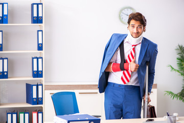 Injured employee working in the office