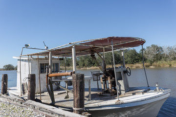 Fototapeta na wymiar Industrial fishing boat tied to pylon