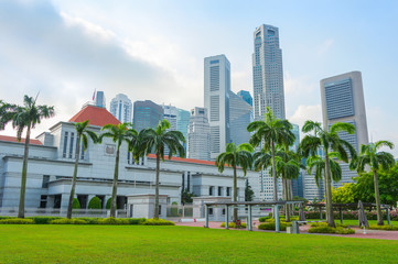 Parlement de Singapour et paysage urbain moderne