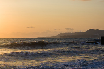 Obraz premium Amazing sea sunset, the sun, waves, clouds
