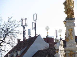 handymast in der stadt