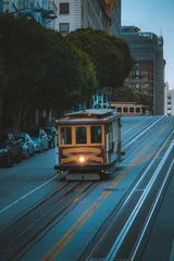 Papier Peint photo San Francisco Téléphérique de San Francisco sur California Street au crépuscule, Californie, USA