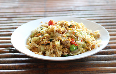Fried eggs with vegetables