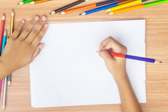 Child draws a pencil drawing .