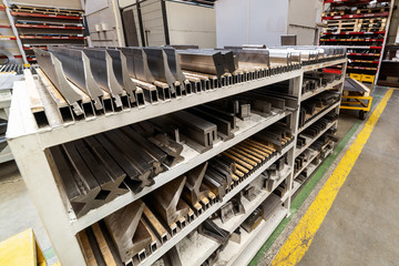 Metal replacement tool for bending press
