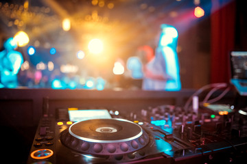 Obraz na płótnie Canvas Dj mixes the track in the nightclub at party.