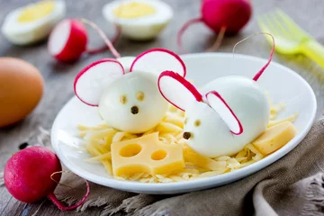 Rolgordijnen Fun food for kids - hard boiled egg mice snack with cheese © san_ta