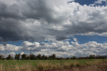 Obraz premium nubes y campo