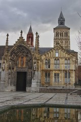 Fototapeta premium Reflection of Sint Servaas Church in Maastricht