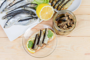 Open sandwich with preserved smoked sprats and ingredients