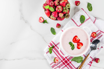 Obraz na płótnie Canvas Sweet creamy strawberry soup
