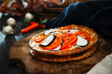 Pie Tomato Zucchini Mozzarella, pesto and virgin olive oil