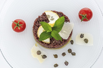 Tartare di carne condita semplice