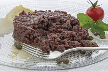 Tartare di carne condita semplice