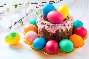Fototapeta na wymiar Easter cake, painted eggs and spring flowers