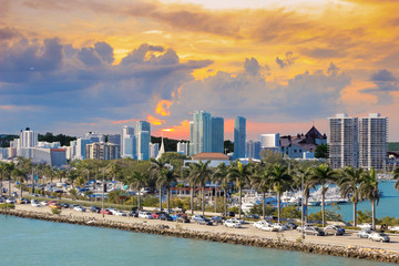 Naklejka premium highway road along the canal, Miami, MacArthur Causeway, USA, Florida