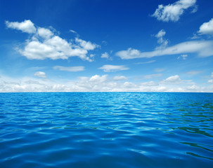 Blauw zeewater