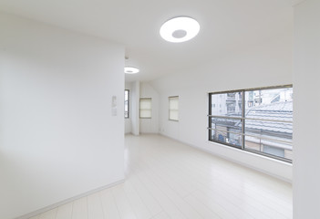 住宅　リビング　部屋　白い　シンプル家具なし