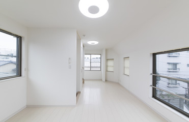 住宅　リビング　部屋　白い　シンプル家具なし
