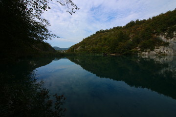Fototapeta na wymiar Reflet sur le lac