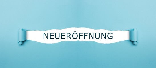 Neueröffnung auf gerissenen Papier