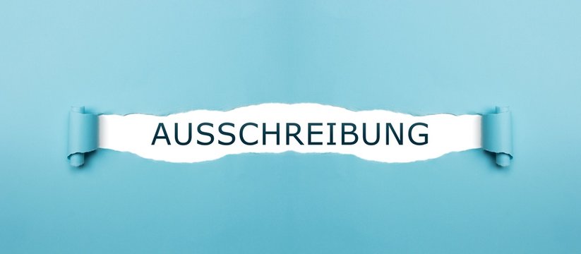 Ausschreibung auf gerissenen Papier
