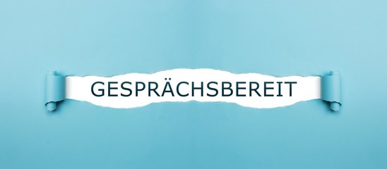 Gesprächsbereit auf gerissenen Papier