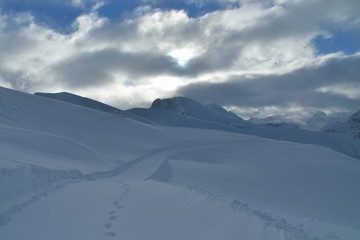 Fototapeta na wymiar Fußspuren im Schnee