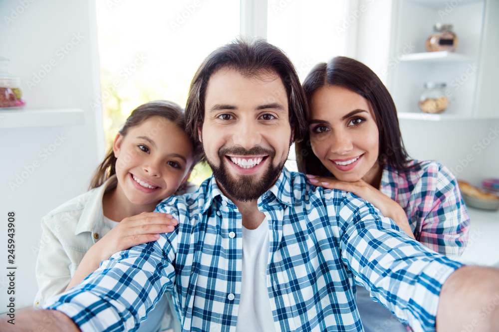 Sticker self-portrait of nice cute tender sweet lovely attractive trendy cheerful cheery people mom mommy da