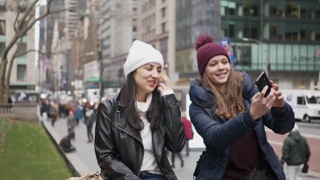 Two friends travel to New York for sightseeing