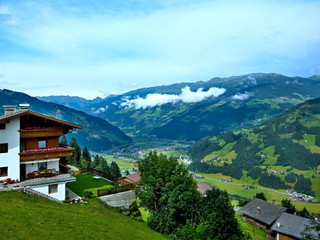 Fototapeta na wymiar Austrian Alps-outlook from the Zillertaler road