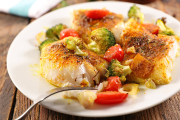fish with tomato and sauce