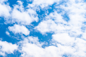 Obraz premium The sky is full of moving clouds. Feel free and enthusiastic. A beautiful color shade suitable for use as a background image.