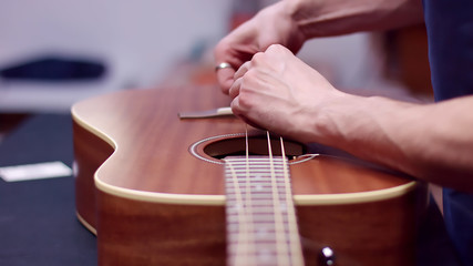 Man changes guitar strings