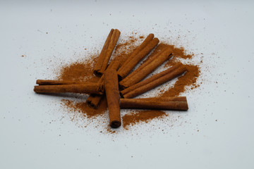  Cinnamon sticks and powder 