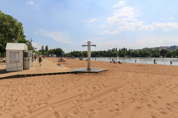 Dijon: Freizeit und Erholung am Strand des Lac Kir