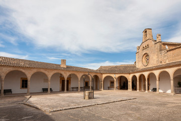 Fototapeta na wymiar Santuari de Monti-Sión