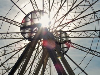 Salerno - Particolare della ruota panoramica in controluce