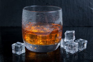 whiskey with ice	